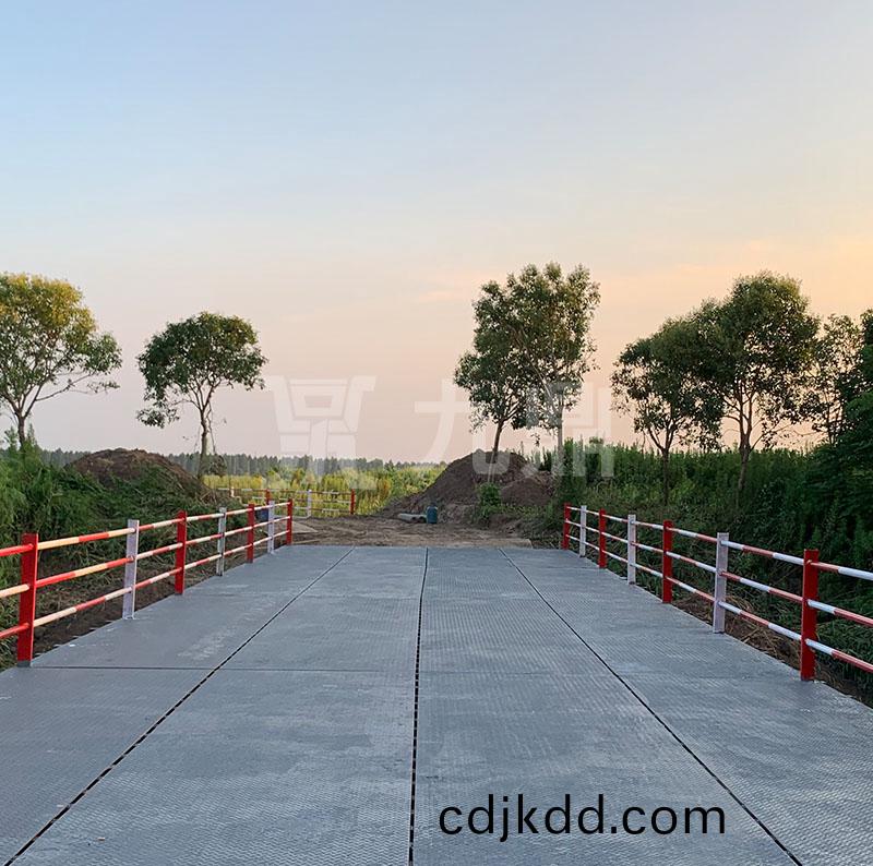 鋼便橋(qiao)搭(da)建(jian)過(guo)程及組成結構(gou)