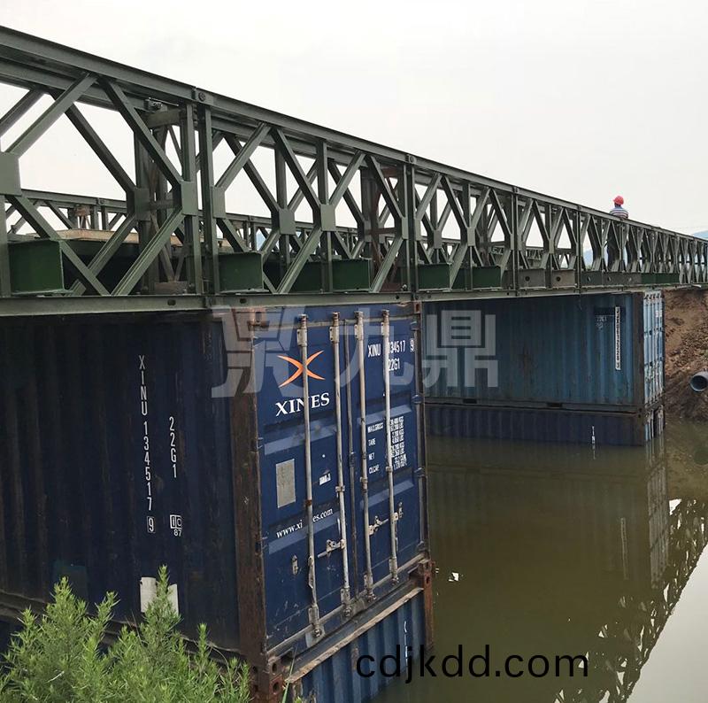 集裝箱準(zhun)鋼(gang)便(bian)橋