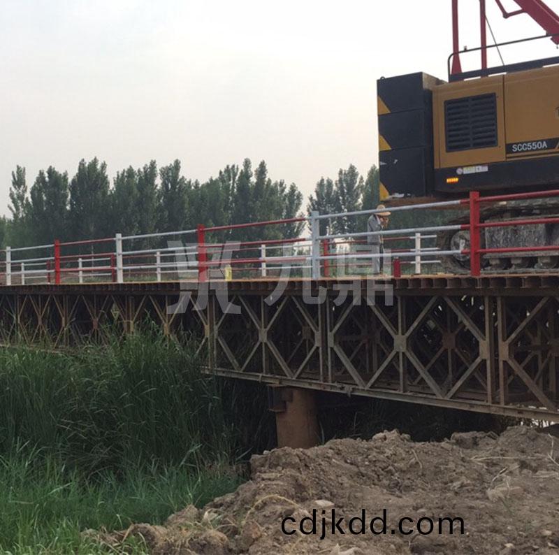 上(shang)承式8米寬(kuan)鋼便(bian)橋(qiao)