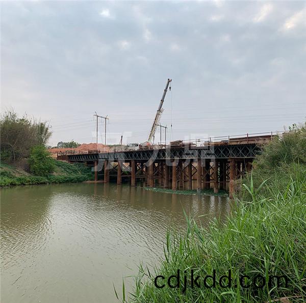 上承式(shi)8米寬(kuan)鋼便(bian)橋(qiao)