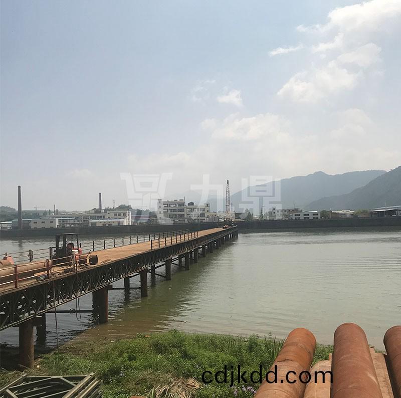 貝(bei)雷橋(qiao)安(an)裝時(shi)需(xu)保(bao)險挿頭
