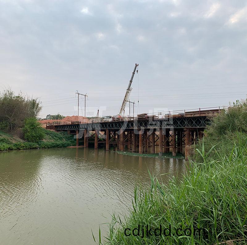 鋼棧(zhan)橋(qiao)使(shi)用(yong)夀命(ming)容(rong)易(yi)受到環境(jing)的影(ying)響(xiang)